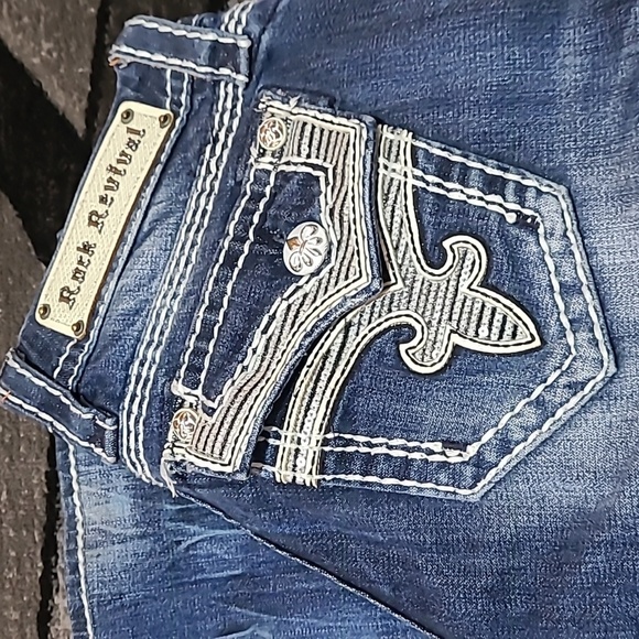 ROCK REVIVAL KAI EMBROIDERED SEQUINS ACID WASH BOOT-CUT DENIM JEAN - Picture 2 of 14